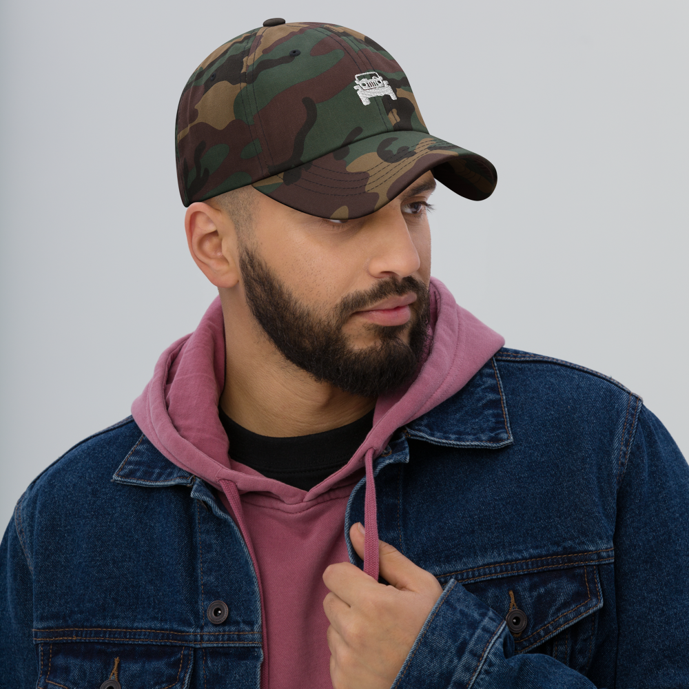 Man wearing Offroad Hat - Camo Front